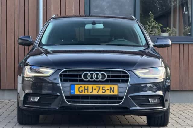 Audi A4 (2014) thumbnail 2
