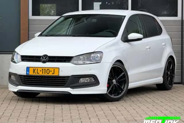 Volkswagen Polo (2016) thumbnail 1