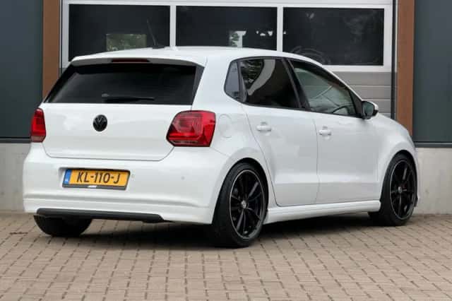 Volkswagen Polo (2016) thumbnail 4