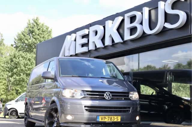 Volkswagen Transporter (2015) thumbnail 1