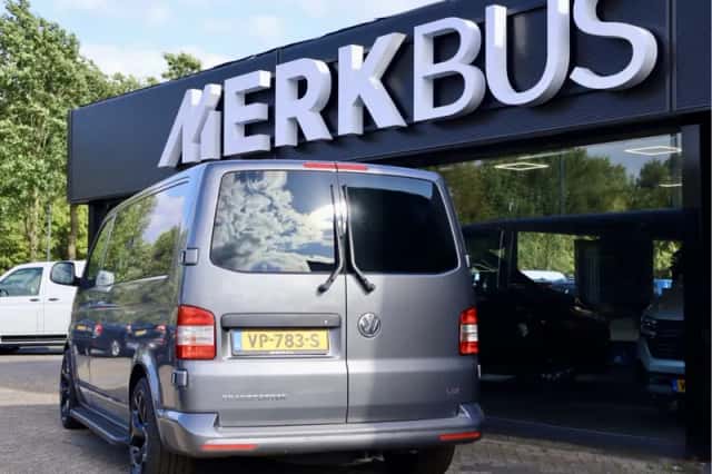 Volkswagen Transporter (2015) thumbnail 3