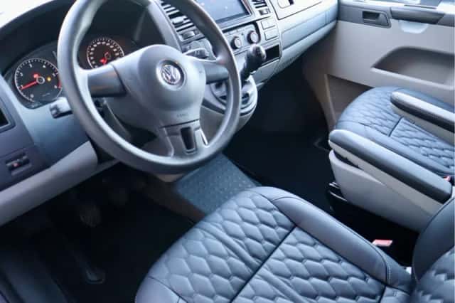 Volkswagen Transporter (2015) thumbnail 2