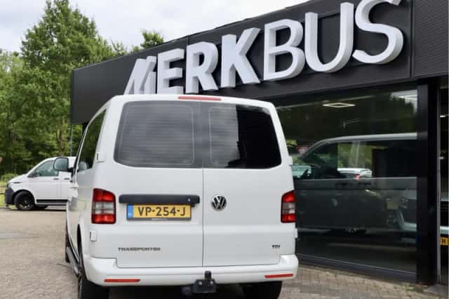 Volkswagen Transporter (2015) thumbnail 3