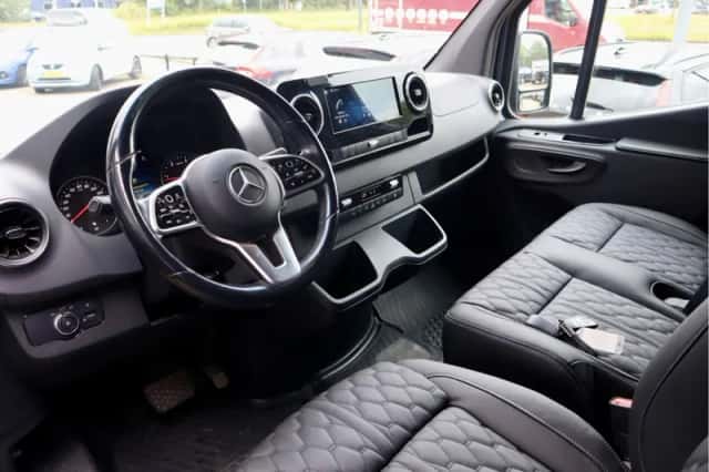 Mercedes-Benz Sprinter (2021) thumbnail 2