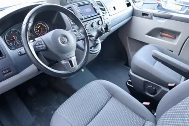 Volkswagen Transporter (2015) thumbnail 2