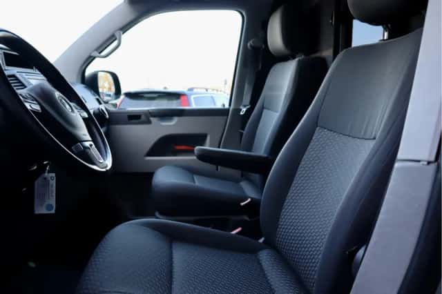Volkswagen Transporter (2015) thumbnail 4