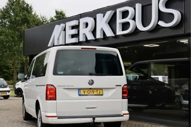 Volkswagen Transporter (2018) thumbnail 3