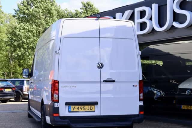 Volkswagen Crafter (2017) thumbnail 3