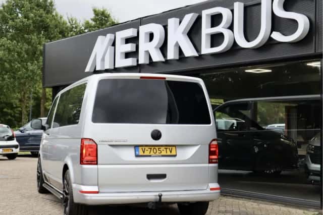 Volkswagen Transporter (2019) thumbnail 3