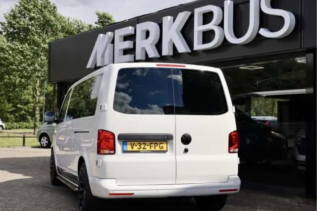 Volkswagen Transporter (2024) thumbnail 3