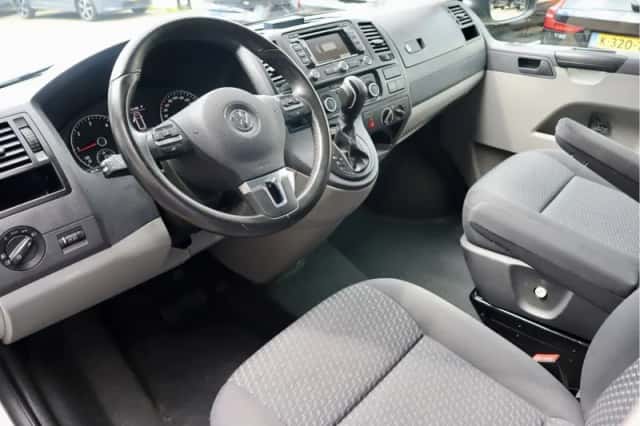 Volkswagen Transporter (2014) thumbnail 2
