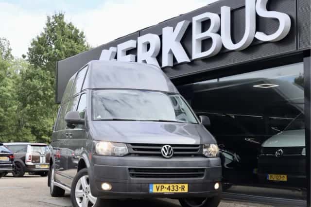 Volkswagen Transporter (2015) thumbnail 1