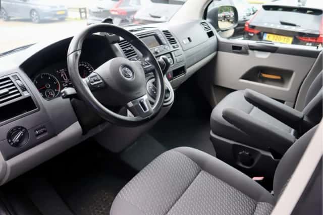 Volkswagen Transporter (2015) thumbnail 2