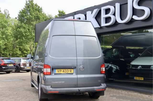 Volkswagen Transporter (2015) thumbnail 3