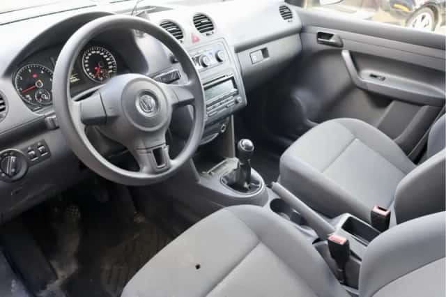 Volkswagen Caddy (2015) thumbnail 2