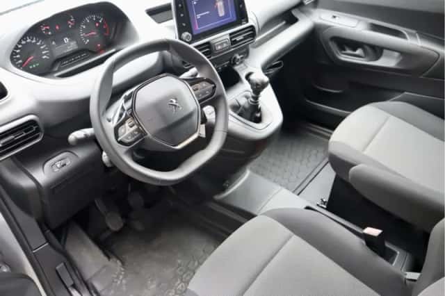 Peugeot Partner (2022) thumbnail 2