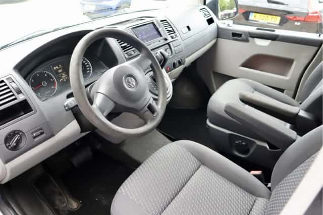 Volkswagen Transporter (2013) thumbnail 2