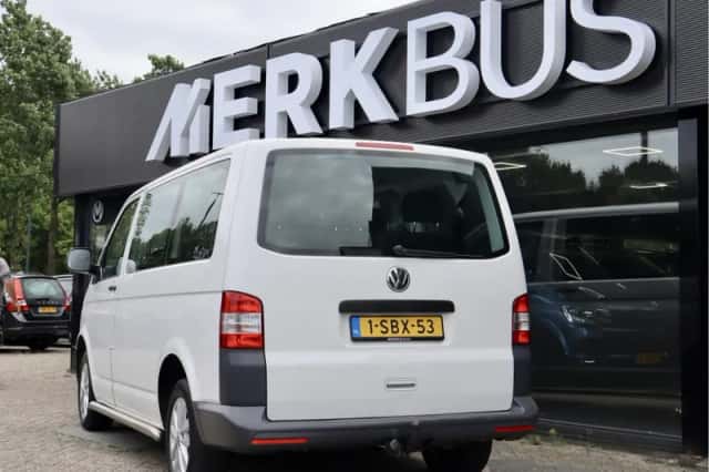 Volkswagen Transporter (2013) thumbnail 3