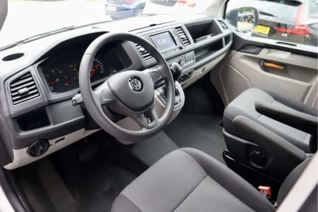 Volkswagen Transporter (2017) thumbnail 2