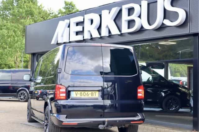 Volkswagen Transporter (2017) thumbnail 3