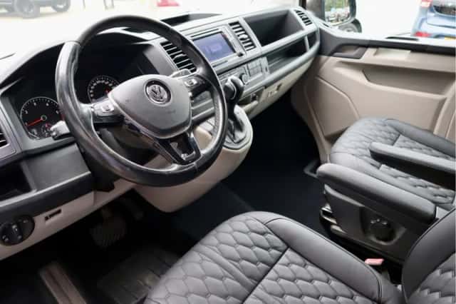 Volkswagen Transporter (2016) thumbnail 2