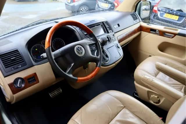 Volkswagen Transporter (2004) thumbnail 2