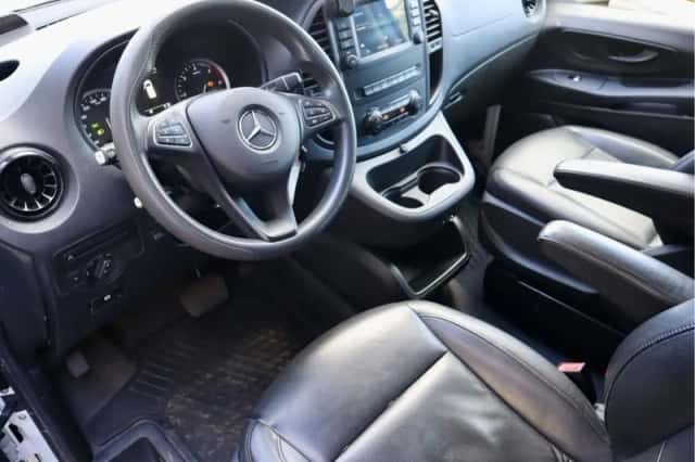 Mercedes-Benz Vito (2022) thumbnail 2