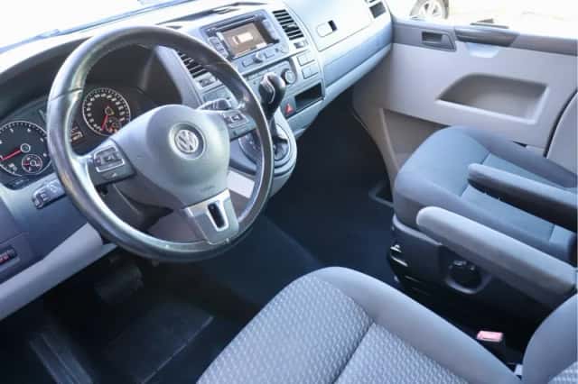Volkswagen Transporter (2015) thumbnail 2