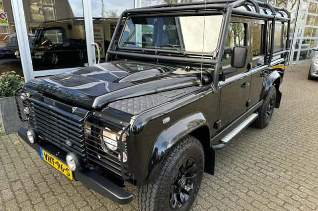 Land Rover Defender (2016) thumbnail 1