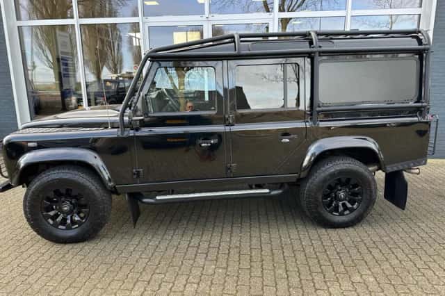 Land Rover Defender (2016) thumbnail 2