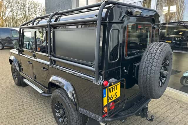 Land Rover Defender (2016) thumbnail 3