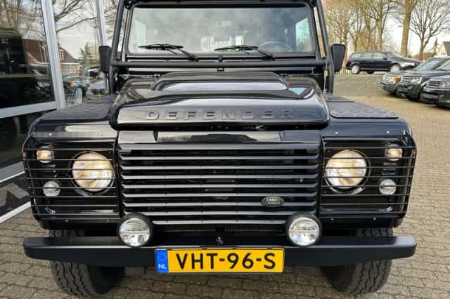 Land Rover Defender (2016) thumbnail 5