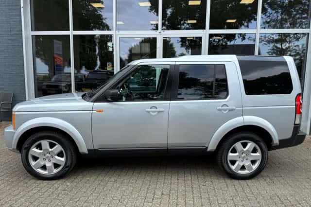 Land Rover Discovery (2009) thumbnail 2