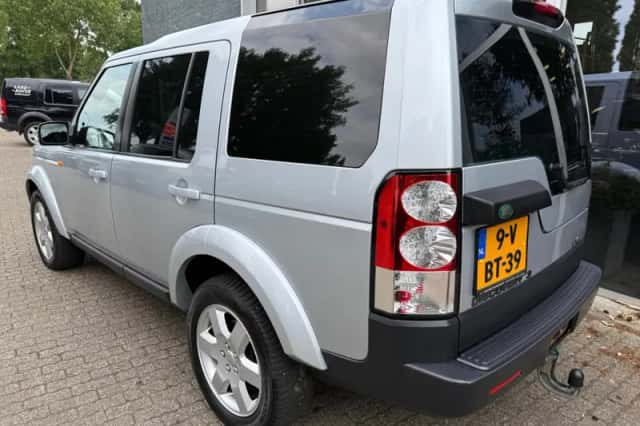 Land Rover Discovery (2009) thumbnail 3