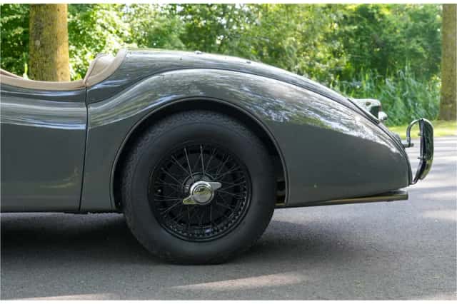 Jaguar XK 120 (1951) thumbnail 4