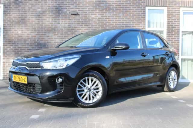 Kia Rio (2018) thumbnail 1