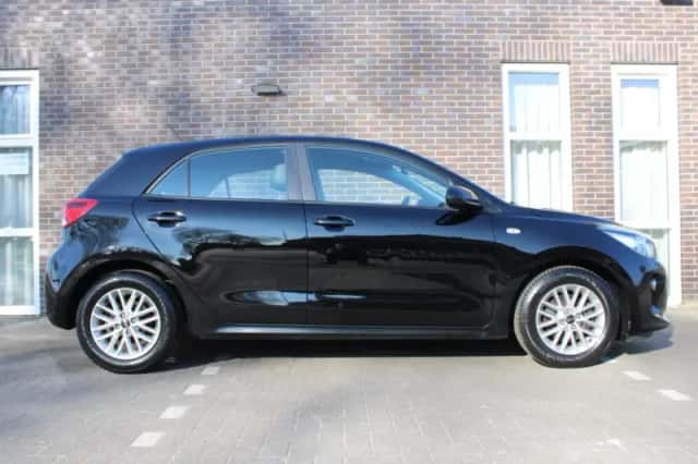 Kia Rio (2018) thumbnail 4