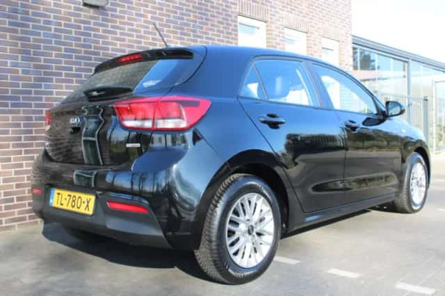 Kia Rio (2018) thumbnail 6