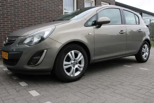 Opel Corsa (2014) thumbnail 3