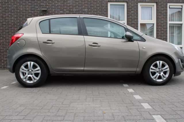 Opel Corsa (2014) thumbnail 4