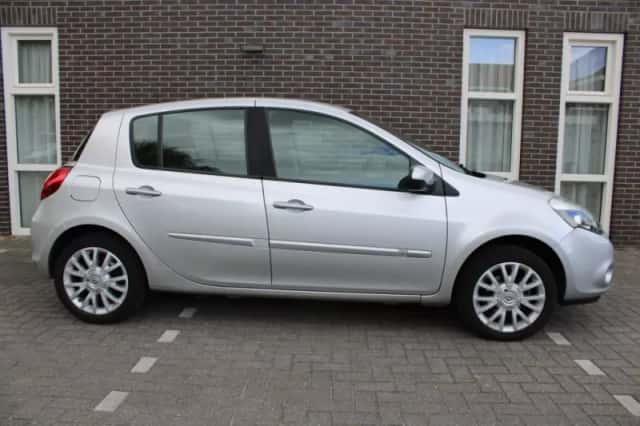 Renault Clio (2010) thumbnail 3