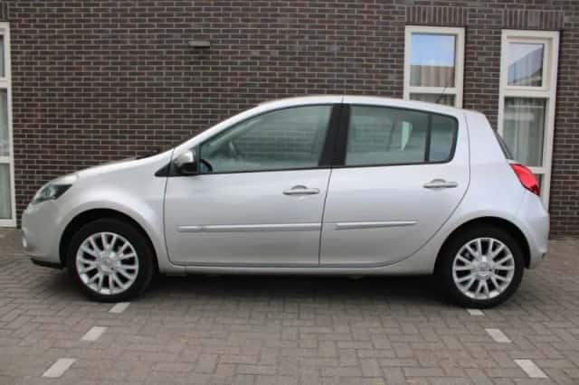 Renault Clio (2010) thumbnail 4