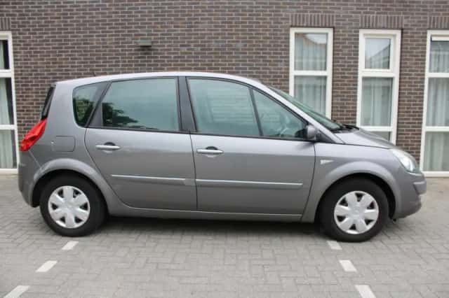 Renault Scénic (2008) thumbnail 4
