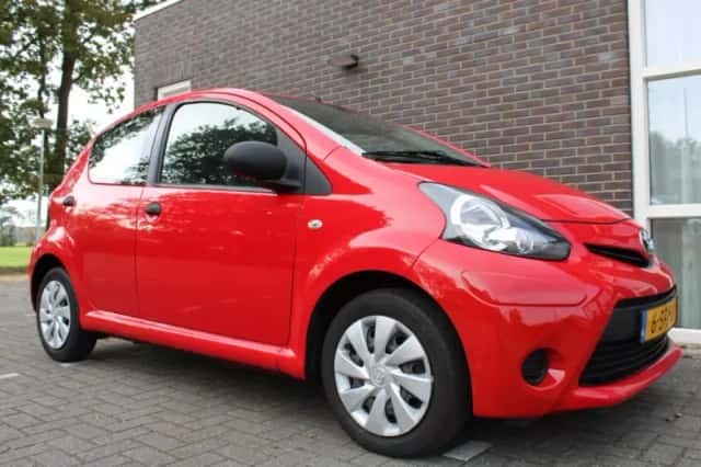 Toyota Aygo (2013) thumbnail 2