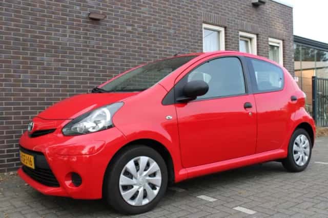 Toyota Aygo (2013) thumbnail 3