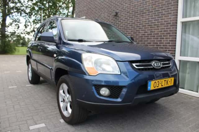 Kia Sportage (2010) thumbnail 2