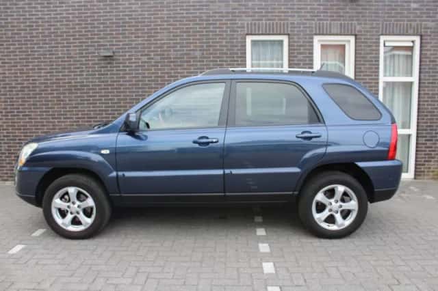 Kia Sportage (2010) thumbnail 4