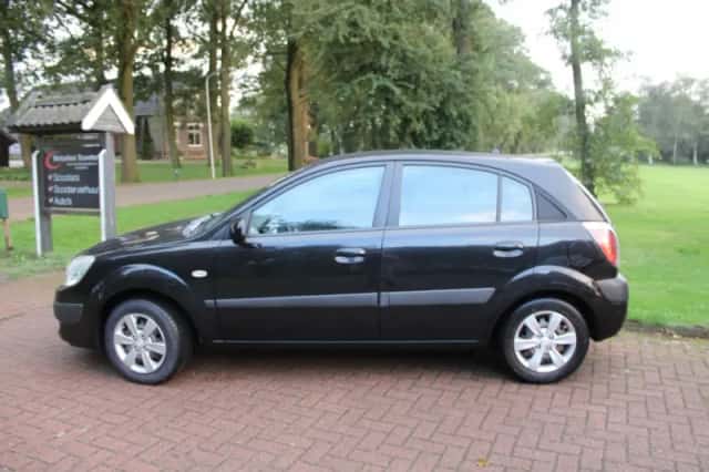 Kia Rio (2009) thumbnail 2