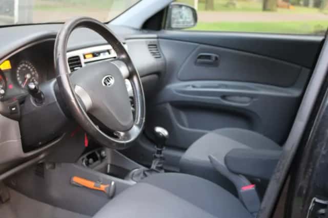 Kia Rio (2009) thumbnail 6