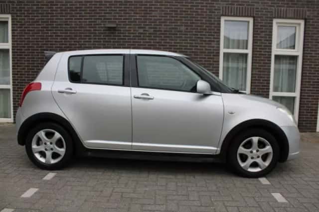 Suzuki Swift (2007) thumbnail 3